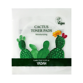 Pouch med grønne kaktusillustrationer, tekst "Cactus Toner Pads", "Moisturizing", "Vegan", "Yadah".