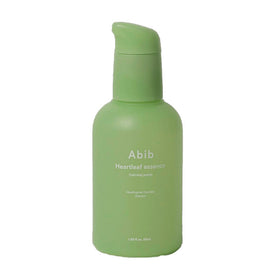 Grøn flaske med pumpe, mærket "Abib Heartleaf Essence Calming Pump", 50ml.