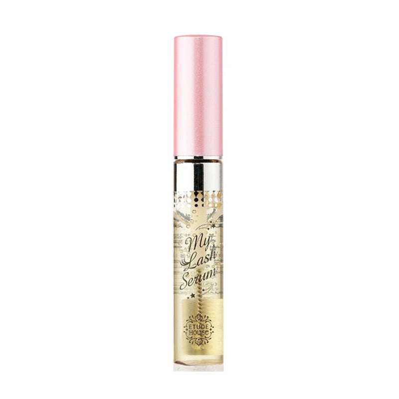 Klar tube med lyserød hætte, mærket "My Lash Serum" med dekorative detaljer.