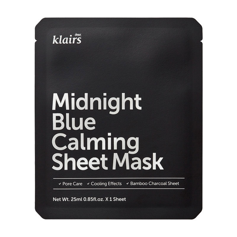 Sort emballage med hvid tekst: "Midnight Blue Calming Sheet Mask" og produktfunktioner.