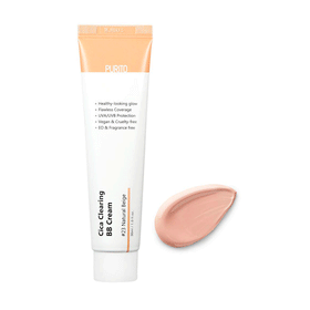 Tube af Purito Cica Clearing BB Cream med beige farveprøve ved siden af.