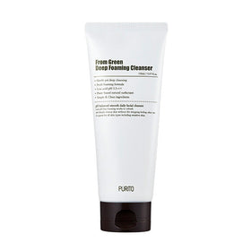 Hvid tube med sort tekst: "From Green Deep Foaming Cleanser". Mørk hætte.