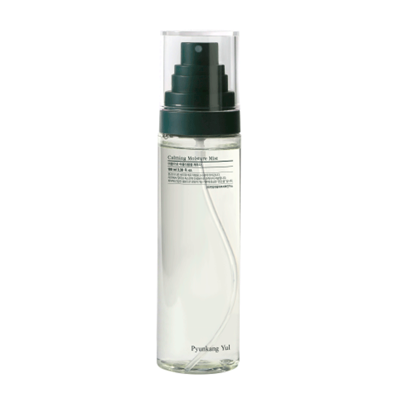 Klar flaske med sort spraytop, mærket "Calming Moisture Mist" og "Pyunkang Yul".