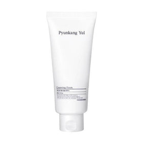 Hvid tube med teksten "Pyunkang Yul" og "Cleansing Foam" på forsiden.