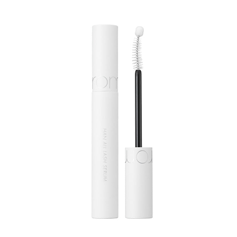 Hvid tube med teksten "HAN ALL LASH SERUM" og en buet applikatorbørste.