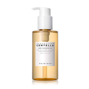 Klar flaske med hvid pumpe, etiket med "Madagascar Centella Light Cleansing Oil."